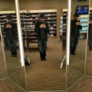 Meet your Posher, Anthony